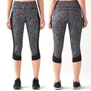 Lululemon Women's Geometric Workout Cropped Leggings Stretch Black/White Size 2